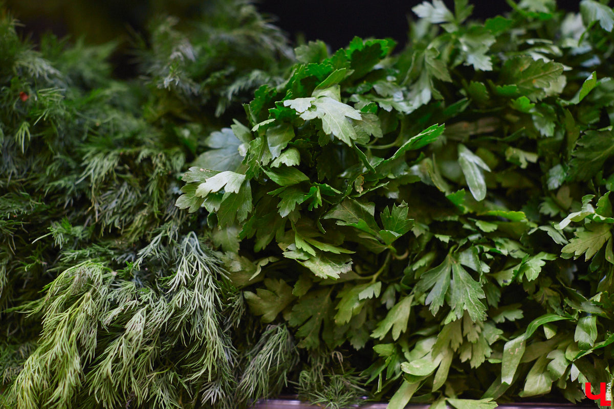 Кто-то ЗОЖ высмеивает, как группа «Ленинград», кто-то считает его ерундой и историей про отварную грудку. Но для некоторых правильное питание не тюрьма строгого режима, а яркий мир вкуса и разнообразия. Сидеть на ПП без чувства голода и с чистой совестью реально? Об этом мы поговорили с нутрициологом Надеждой Тихомировой, прогуливаясь по местному супермаркету.