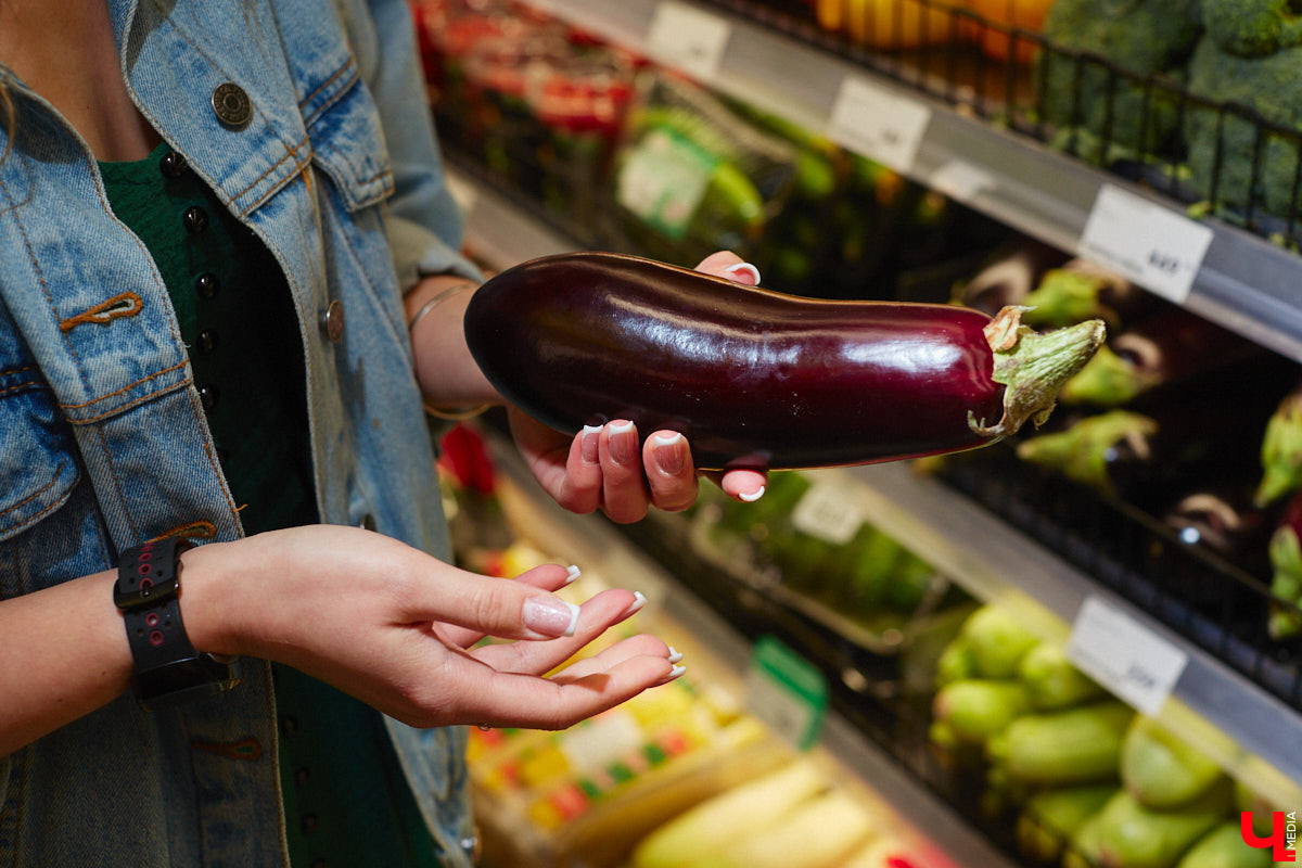 Кто-то ЗОЖ высмеивает, как группа «Ленинград», кто-то считает его ерундой и историей про отварную грудку. Но для некоторых правильное питание не тюрьма строгого режима, а яркий мир вкуса и разнообразия. Сидеть на ПП без чувства голода и с чистой совестью реально? Об этом мы поговорили с нутрициологом Надеждой Тихомировой, прогуливаясь по местному супермаркету.