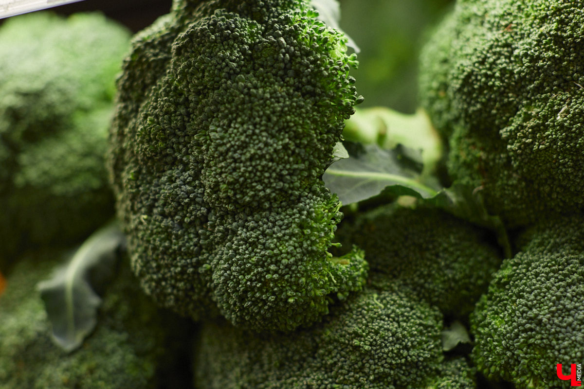 Кто-то ЗОЖ высмеивает, как группа «Ленинград», кто-то считает его ерундой и историей про отварную грудку. Но для некоторых правильное питание не тюрьма строгого режима, а яркий мир вкуса и разнообразия. Сидеть на ПП без чувства голода и с чистой совестью реально? Об этом мы поговорили с нутрициологом Надеждой Тихомировой, прогуливаясь по местному супермаркету.