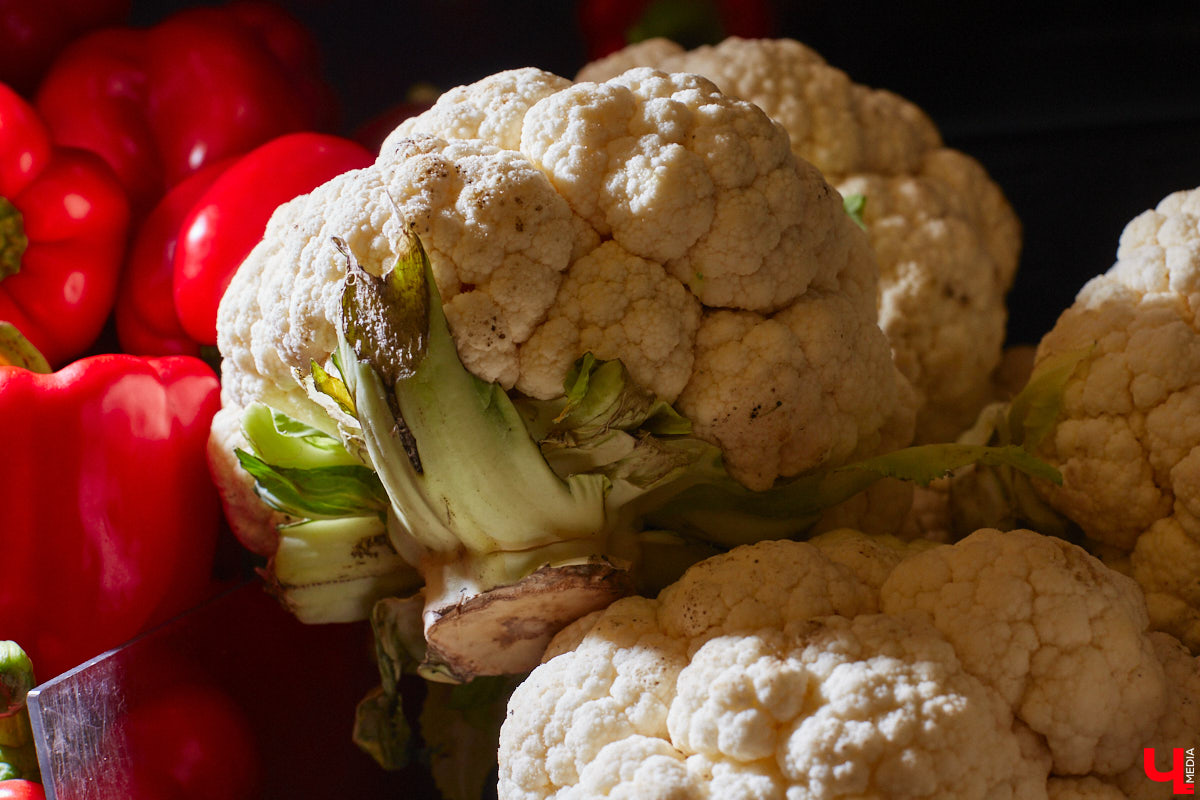 Кто-то ЗОЖ высмеивает, как группа «Ленинград», кто-то считает его ерундой и историей про отварную грудку. Но для некоторых правильное питание не тюрьма строгого режима, а яркий мир вкуса и разнообразия. Сидеть на ПП без чувства голода и с чистой совестью реально? Об этом мы поговорили с нутрициологом Надеждой Тихомировой, прогуливаясь по местному супермаркету.