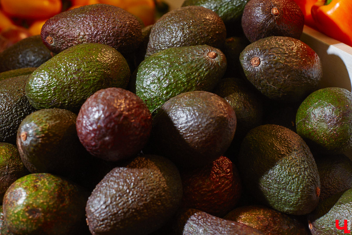 Кто-то ЗОЖ высмеивает, как группа «Ленинград», кто-то считает его ерундой и историей про отварную грудку. Но для некоторых правильное питание не тюрьма строгого режима, а яркий мир вкуса и разнообразия. Сидеть на ПП без чувства голода и с чистой совестью реально? Об этом мы поговорили с нутрициологом Надеждой Тихомировой, прогуливаясь по местному супермаркету.