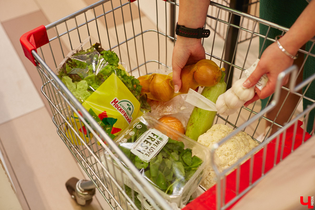 Кто-то ЗОЖ высмеивает, как группа «Ленинград», кто-то считает его ерундой и историей про отварную грудку. Но для некоторых правильное питание не тюрьма строгого режима, а яркий мир вкуса и разнообразия. Сидеть на ПП без чувства голода и с чистой совестью реально? Об этом мы поговорили с нутрициологом Надеждой Тихомировой, прогуливаясь по местному супермаркету.