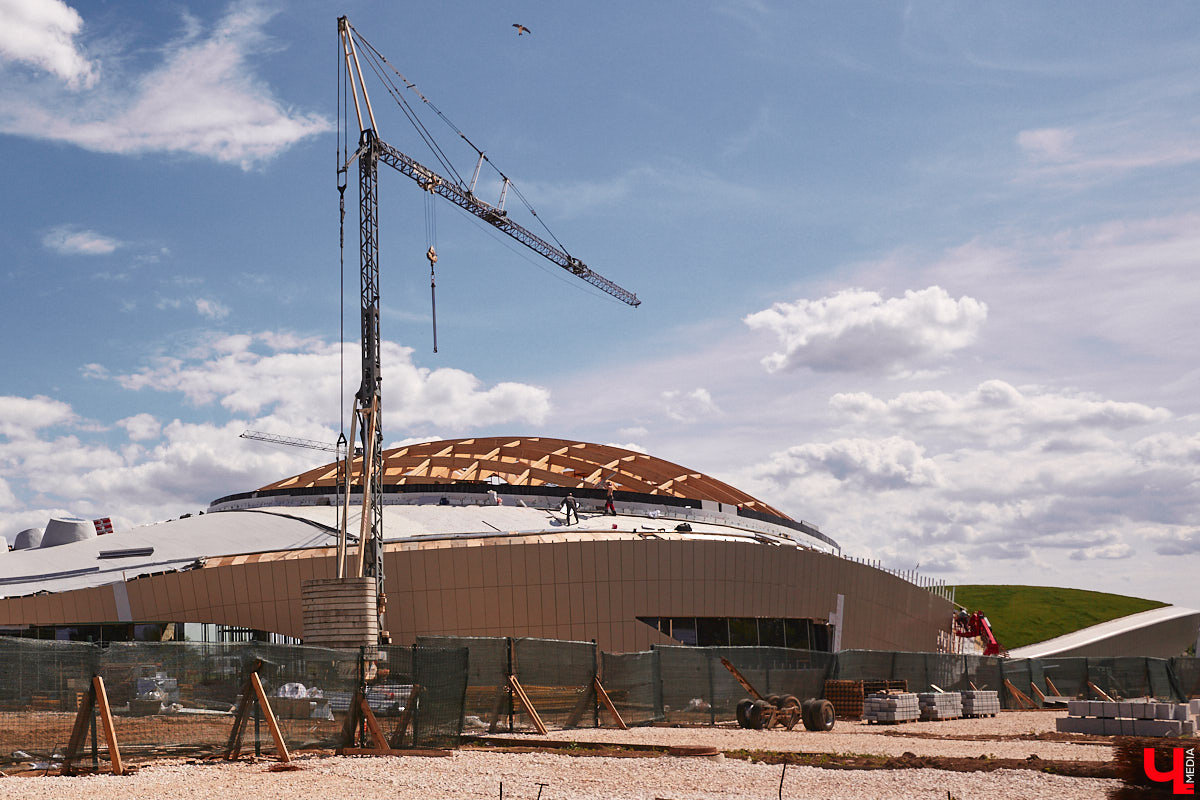 Долгожданный объект, возведение которого началось более 10 лет назад, обретает законченный вид. В Суздале на финишную прямую выходит строительство водного парка развлечений. «Ключ-Медиа» побывал на стройплощадке и готов рассказать, чего же нам ждать в конце этого года.