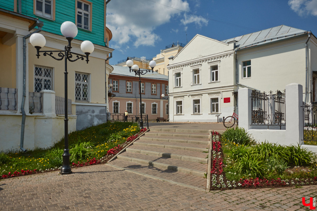 Дождались! К нам почти пришло лето. Каким будет его первый месяц? Стоит ли ждать жары в 33-м регионе, которой нас так пугали, прямо с первого июня? Ответы на эти вопросы ищите в прогнозе погоды.