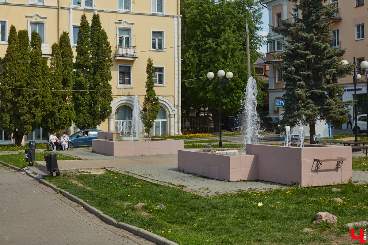 На календаре первый день лета. И пусть жары пока нет, водные феерии уже притягивают к себе жителей и гостей Владимира. «Ключ-Медиа» проверил состояние тех, что расположены недалеко от центра города.