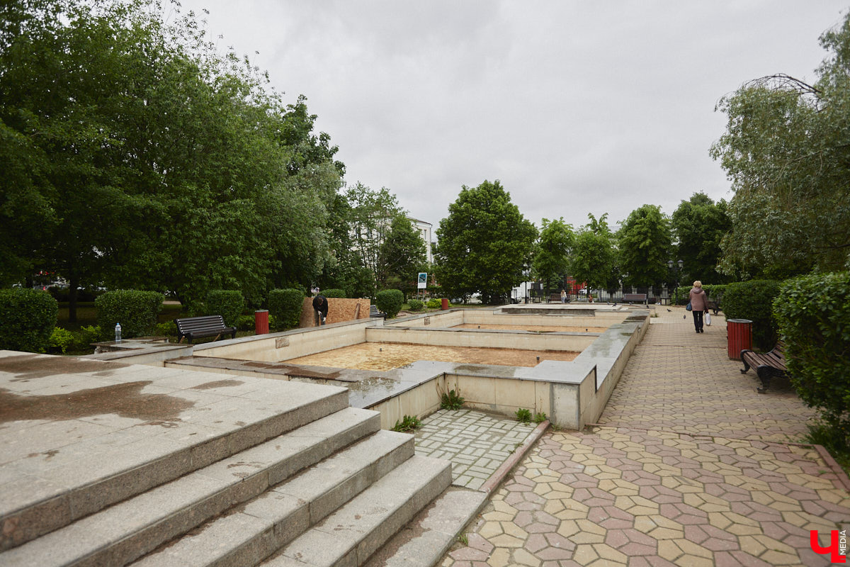 На календаре первый день лета. И пусть жары пока нет, водные феерии уже притягивают к себе жителей и гостей Владимира. «Ключ-Медиа» проверил состояние тех, что расположены недалеко от центра города.