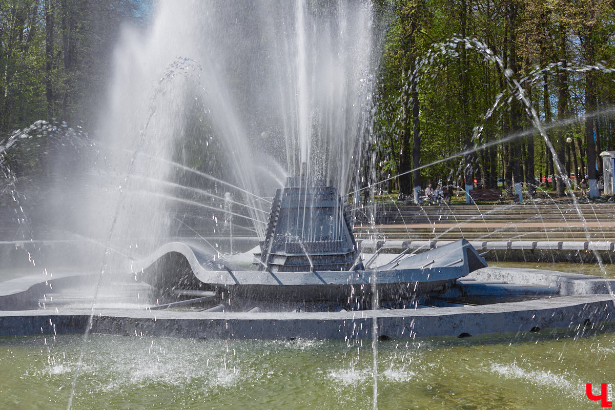На календаре первый день лета. И пусть жары пока нет, водные феерии уже притягивают к себе жителей и гостей Владимира. «Ключ-Медиа» проверил состояние тех, что расположены недалеко от центра города.