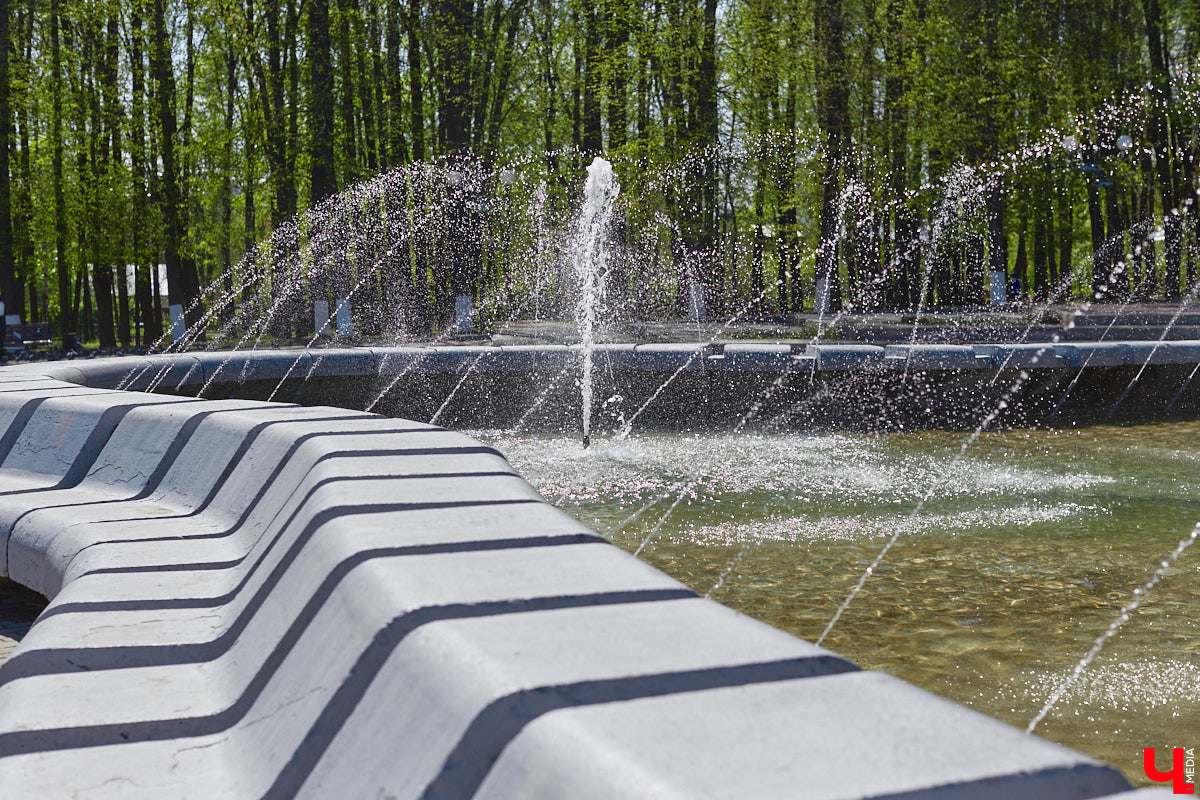 На календаре первый день лета. И пусть жары пока нет, водные феерии уже притягивают к себе жителей и гостей Владимира. «Ключ-Медиа» проверил состояние тех, что расположены недалеко от центра города.