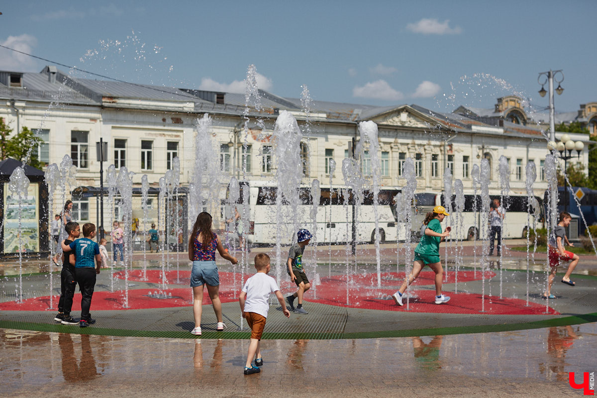На календаре первый день лета. И пусть жары пока нет, водные феерии уже притягивают к себе жителей и гостей Владимира. «Ключ-Медиа» проверил состояние тех, что расположены недалеко от центра города.