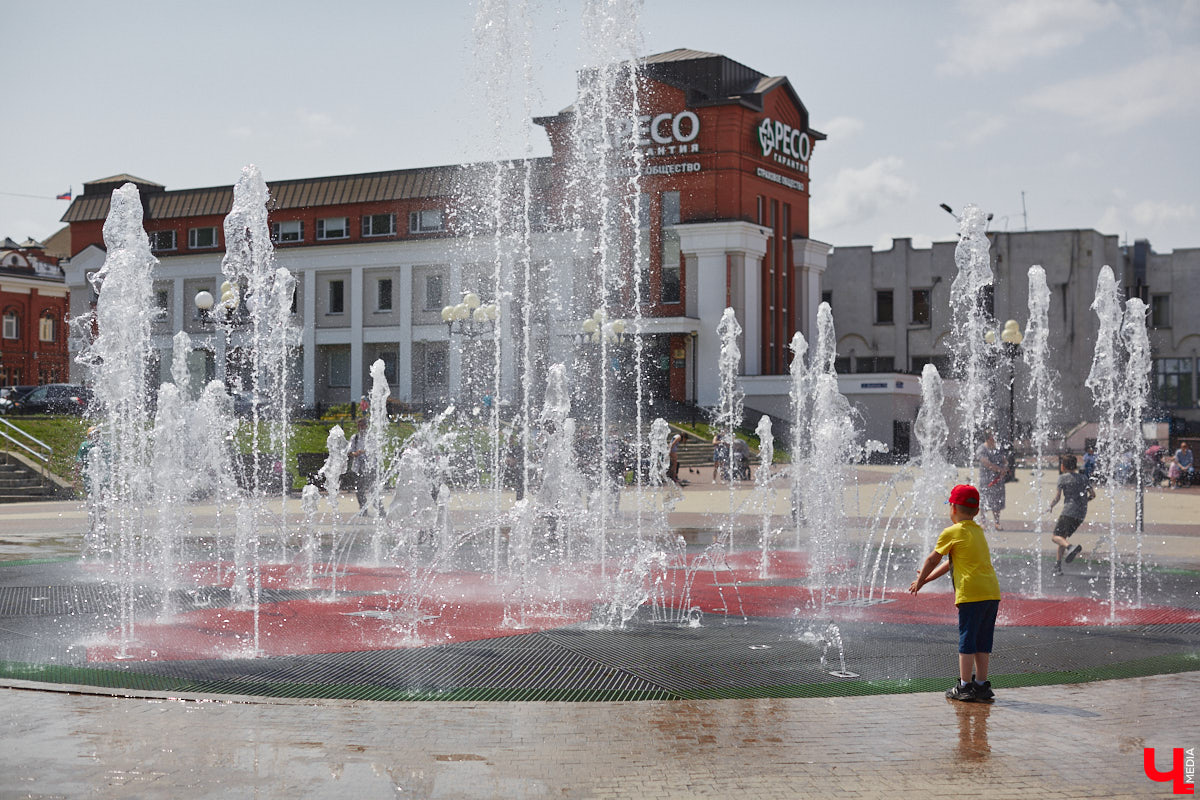 На календаре первый день лета. И пусть жары пока нет, водные феерии уже притягивают к себе жителей и гостей Владимира. «Ключ-Медиа» проверил состояние тех, что расположены недалеко от центра города.