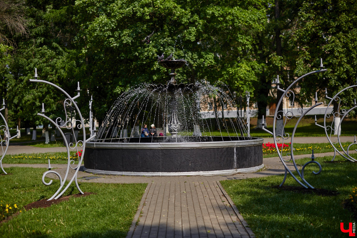 На календаре первый день лета. И пусть жары пока нет, водные феерии уже притягивают к себе жителей и гостей Владимира. «Ключ-Медиа» проверил состояние тех, что расположены недалеко от центра города.