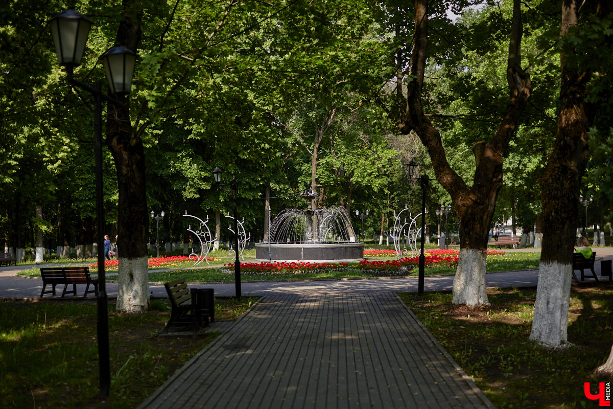 На календаре первый день лета. И пусть жары пока нет, водные феерии уже притягивают к себе жителей и гостей Владимира. «Ключ-Медиа» проверил состояние тех, что расположены недалеко от центра города.