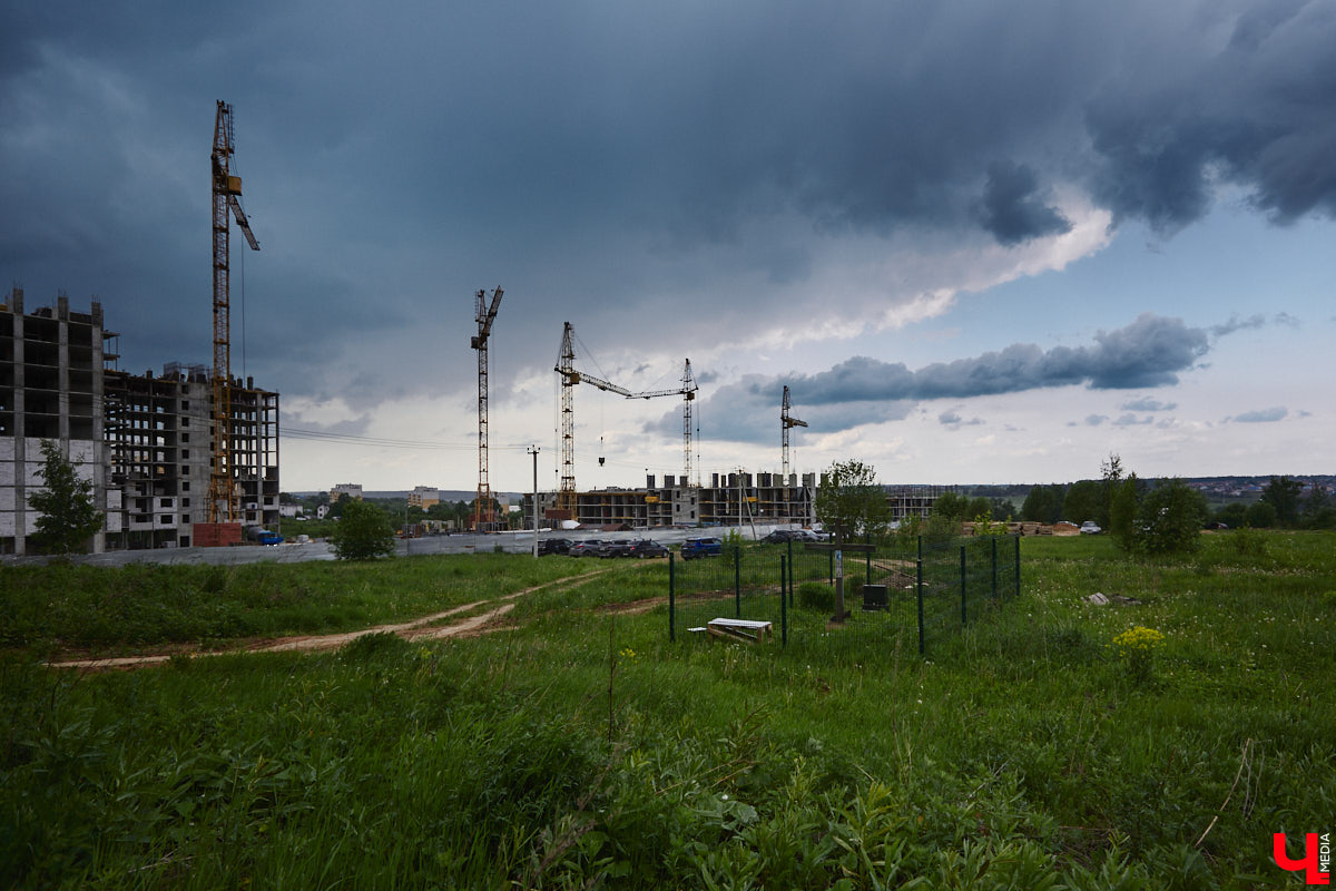 6 июня вся Россия будет отмечать день рождения великого поэта Александра Пушкина. А во Владимире очередной раз припомнят, что в парке имени Пушкина так и нет памятника. Причем закладной камень на его месте стоит аж с 6 июня 2011 года. И будет ли здесь когда-нибудь сам монумент, неизвестно. В связи с этим «Ключ-Медиа» решил посчитать все знаменательные валуны в нашем городе, которые так и не превратились в полноценные объекты.