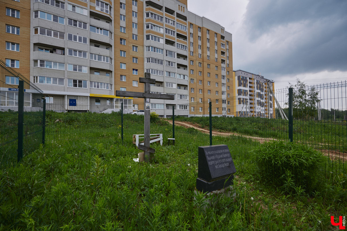 6 июня вся Россия будет отмечать день рождения великого поэта Александра Пушкина. А во Владимире очередной раз припомнят, что в парке имени Пушкина так и нет памятника. Причем закладной камень на его месте стоит аж с 6 июня 2011 года. И будет ли здесь когда-нибудь сам монумент, неизвестно. В связи с этим «Ключ-Медиа» решил посчитать все знаменательные валуны в нашем городе, которые так и не превратились в полноценные объекты.