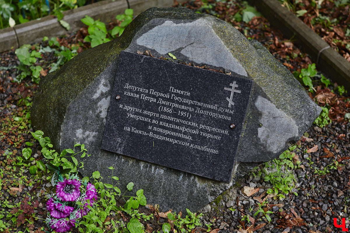 6 июня вся Россия будет отмечать день рождения великого поэта Александра Пушкина. А во Владимире очередной раз припомнят, что в парке имени Пушкина так и нет памятника. Причем закладной камень на его месте стоит аж с 6 июня 2011 года. И будет ли здесь когда-нибудь сам монумент, неизвестно. В связи с этим «Ключ-Медиа» решил посчитать все знаменательные валуны в нашем городе, которые так и не превратились в полноценные объекты.