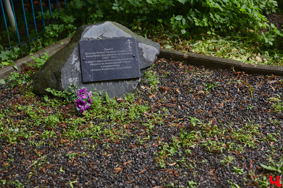 6 июня вся Россия будет отмечать день рождения великого поэта Александра Пушкина. А во Владимире очередной раз припомнят, что в парке имени Пушкина так и нет памятника. Причем закладной камень на его месте стоит аж с 6 июня 2011 года. И будет ли здесь когда-нибудь сам монумент, неизвестно. В связи с этим «Ключ-Медиа» решил посчитать все знаменательные валуны в нашем городе, которые так и не превратились в полноценные объекты.