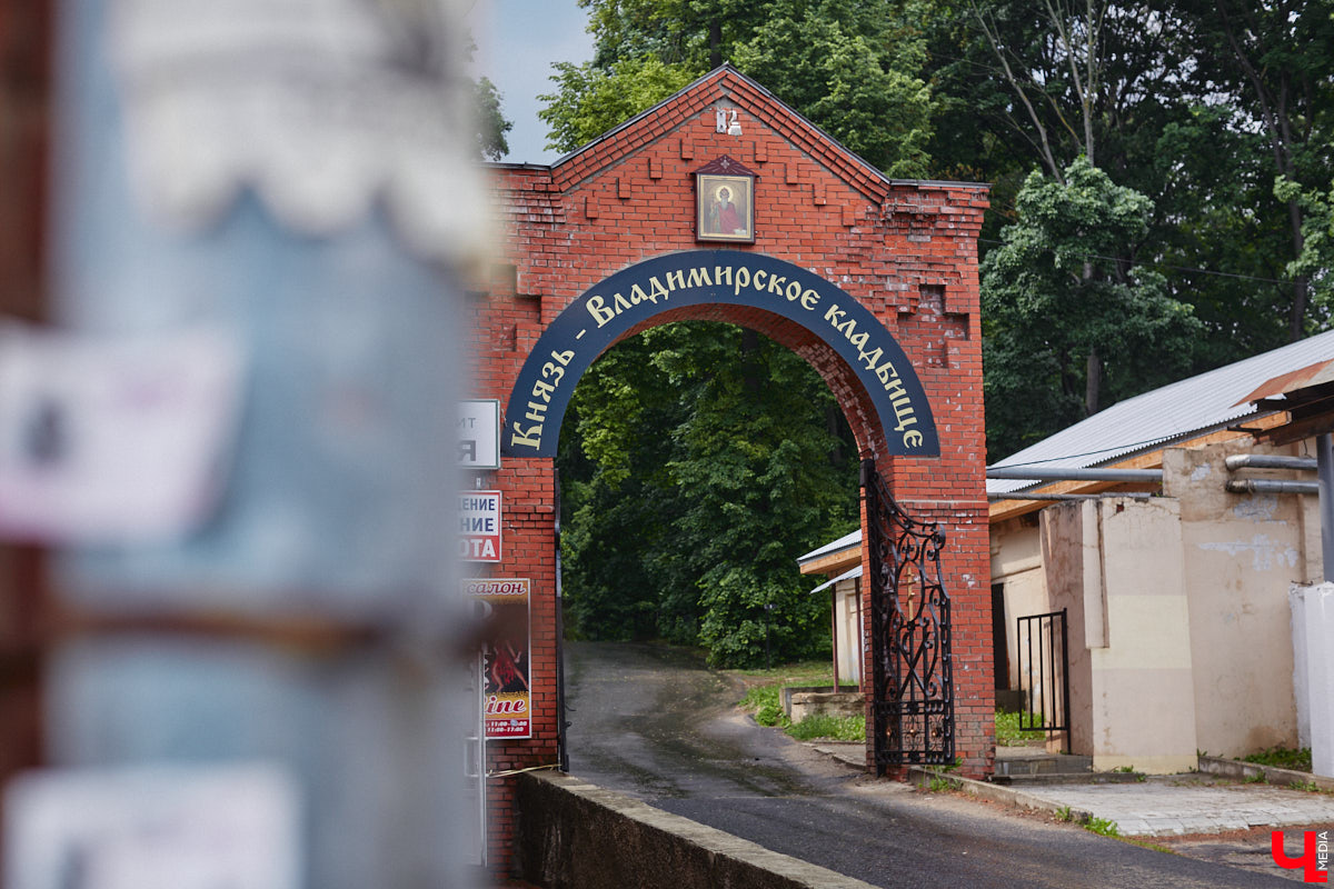 6 июня вся Россия будет отмечать день рождения великого поэта Александра Пушкина. А во Владимире очередной раз припомнят, что в парке имени Пушкина так и нет памятника. Причем закладной камень на его месте стоит аж с 6 июня 2011 года. И будет ли здесь когда-нибудь сам монумент, неизвестно. В связи с этим «Ключ-Медиа» решил посчитать все знаменательные валуны в нашем городе, которые так и не превратились в полноценные объекты.