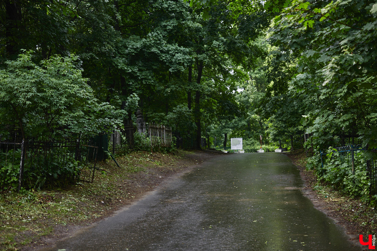 6 июня вся Россия будет отмечать день рождения великого поэта Александра Пушкина. А во Владимире очередной раз припомнят, что в парке имени Пушкина так и нет памятника. Причем закладной камень на его месте стоит аж с 6 июня 2011 года. И будет ли здесь когда-нибудь сам монумент, неизвестно. В связи с этим «Ключ-Медиа» решил посчитать все знаменательные валуны в нашем городе, которые так и не превратились в полноценные объекты.