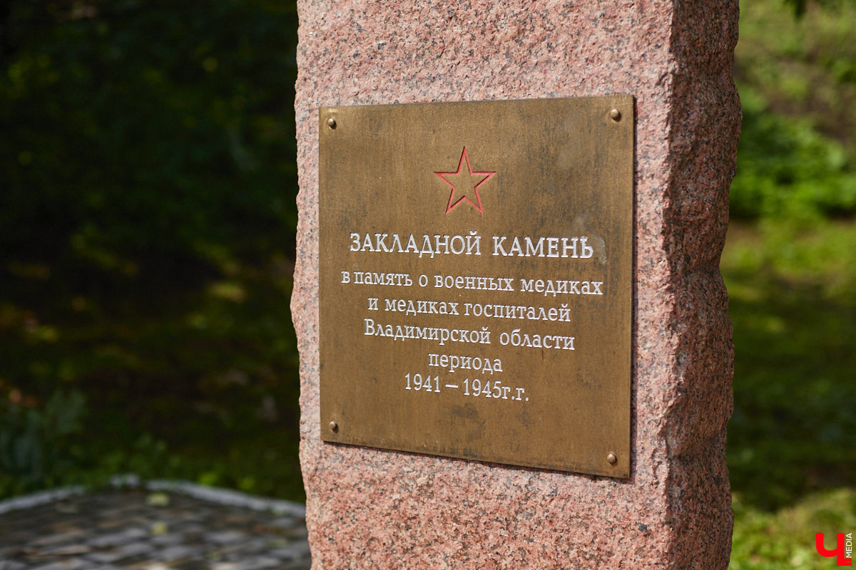 6 июня вся Россия будет отмечать день рождения великого поэта Александра Пушкина. А во Владимире очередной раз припомнят, что в парке имени Пушкина так и нет памятника. Причем закладной камень на его месте стоит аж с 6 июня 2011 года. И будет ли здесь когда-нибудь сам монумент, неизвестно. В связи с этим «Ключ-Медиа» решил посчитать все знаменательные валуны в нашем городе, которые так и не превратились в полноценные объекты.