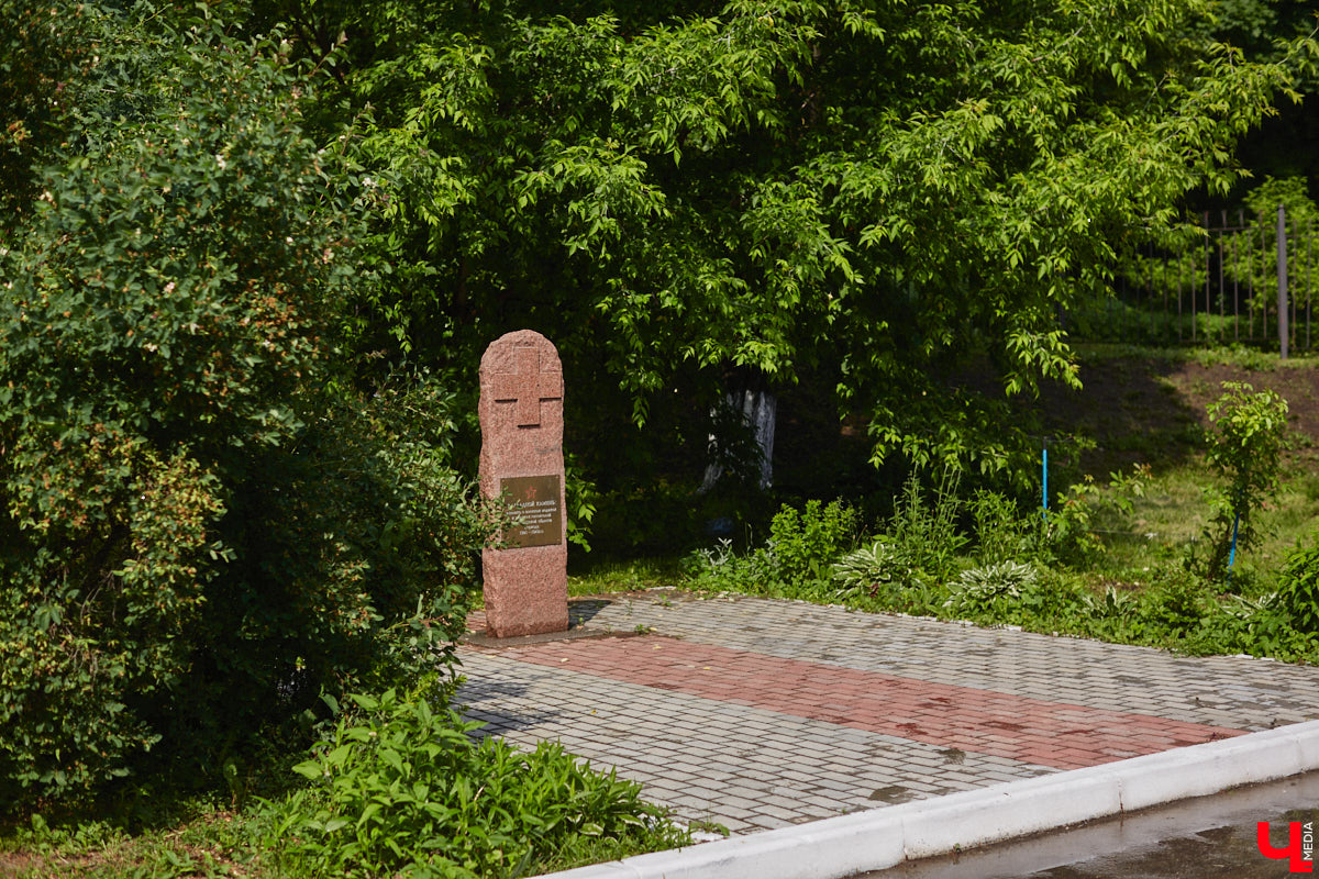 6 июня вся Россия будет отмечать день рождения великого поэта Александра Пушкина. А во Владимире очередной раз припомнят, что в парке имени Пушкина так и нет памятника. Причем закладной камень на его месте стоит аж с 6 июня 2011 года. И будет ли здесь когда-нибудь сам монумент, неизвестно. В связи с этим «Ключ-Медиа» решил посчитать все знаменательные валуны в нашем городе, которые так и не превратились в полноценные объекты.