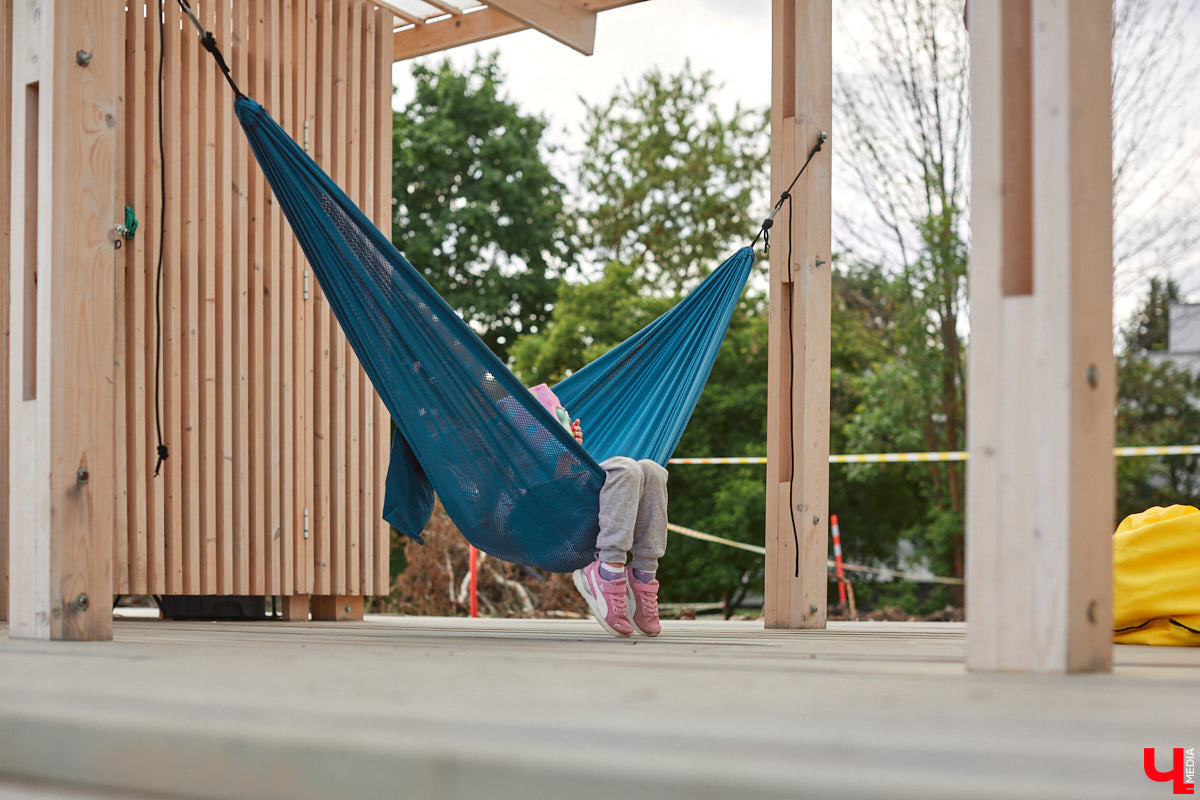 В Суздаль стоит отправиться не только ради архитектурного ансамбля, удачно вписавшегося в панораму города, и известных каждому туристу маршрутов. Он давно готов удивлять нетипичными видами отдыха. Среди прочих вариантов йога на sup-борде и даже игры в водное поло на досках. Мы оценили самые интересные развлечения и готовы вам о них рассказать.