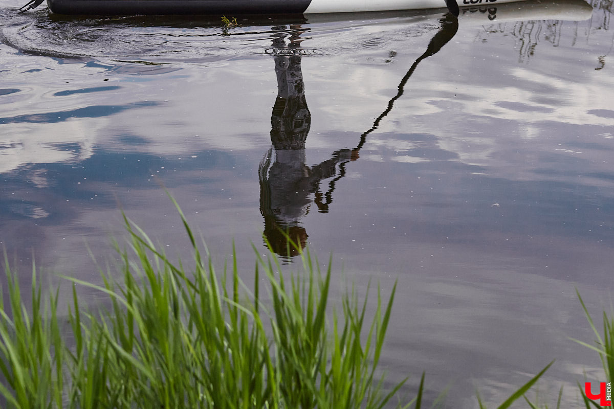 В Суздаль стоит отправиться не только ради архитектурного ансамбля, удачно вписавшегося в панораму города, и известных каждому туристу маршрутов. Он давно готов удивлять нетипичными видами отдыха. Среди прочих вариантов йога на sup-борде и даже игры в водное поло на досках. Мы оценили самые интересные развлечения и готовы вам о них рассказать.