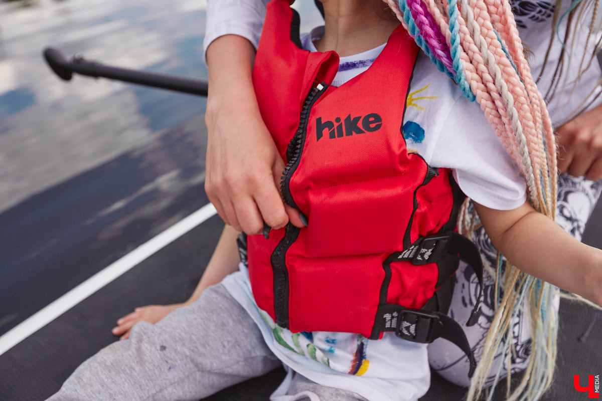 В Суздаль стоит отправиться не только ради архитектурного ансамбля, удачно вписавшегося в панораму города, и известных каждому туристу маршрутов. Он давно готов удивлять нетипичными видами отдыха. Среди прочих вариантов йога на sup-борде и даже игры в водное поло на досках. Мы оценили самые интересные развлечения и готовы вам о них рассказать.