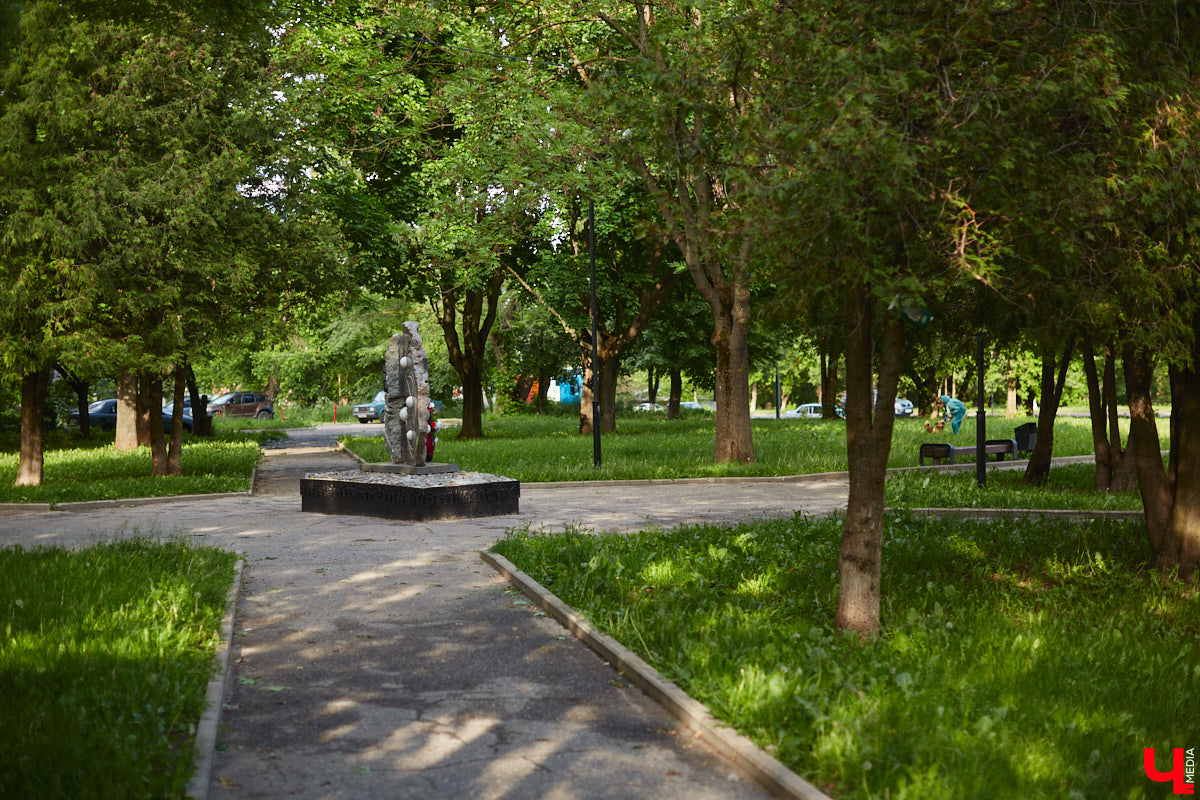Вчера стало известно, какие общественные пространства в городе приведут в порядок следующим летом. Победителей в онлайн-голосовании за объекты для благоустройства, длившемся полтора месяца, оказалось два. «Ключ-Медиа» прогулялся по одному из мест для отдыха и оценил, так ли оно нуждается в переменах.
