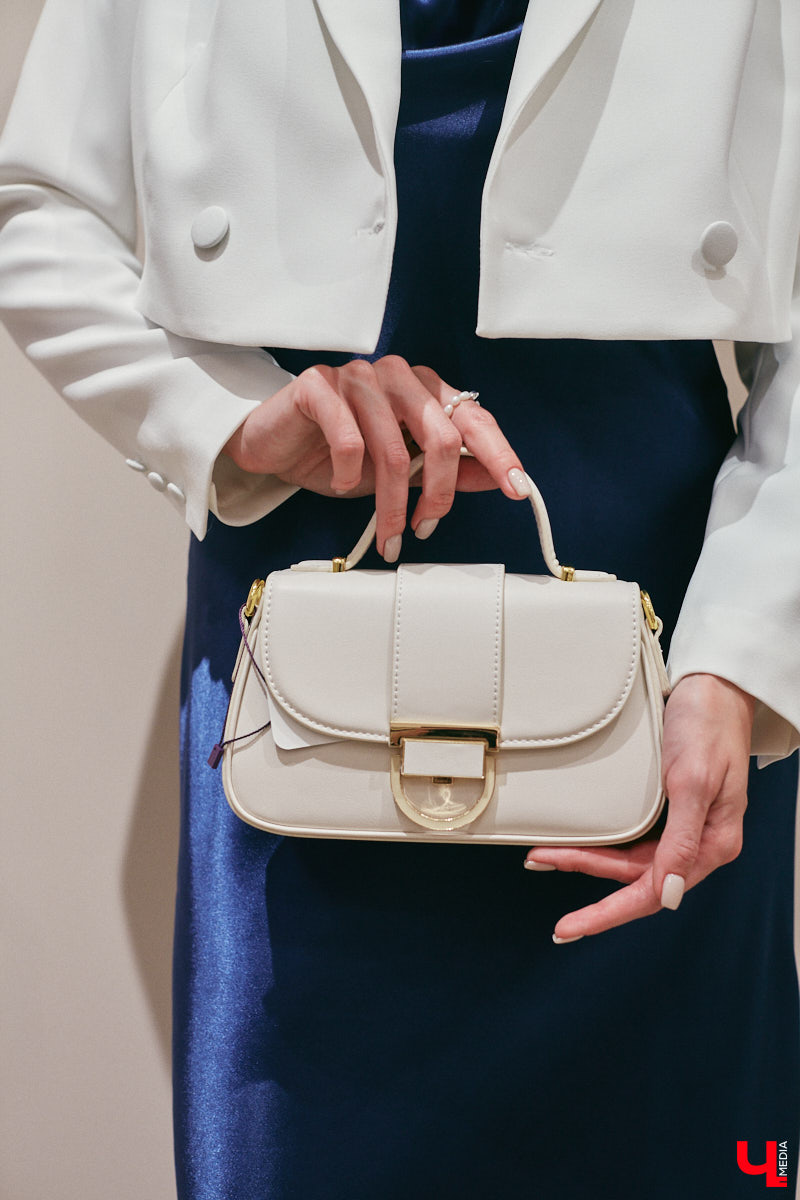 Эта девушка однозначно яркая личность! И гардероб полностью отражает ее взгляды: минималистичность, сочетаемость вещей между собой и ничего лишнего. Полюбуйтесь на три ярких летних аутфита блогера Анны Шиш, каждый из которых подобран под определенное настроение.