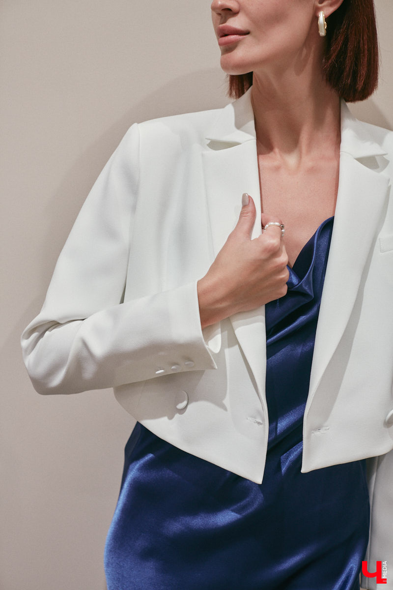 Эта девушка однозначно яркая личность! И гардероб полностью отражает ее взгляды: минималистичность, сочетаемость вещей между собой и ничего лишнего. Полюбуйтесь на три ярких летних аутфита блогера Анны Шиш, каждый из которых подобран под определенное настроение.