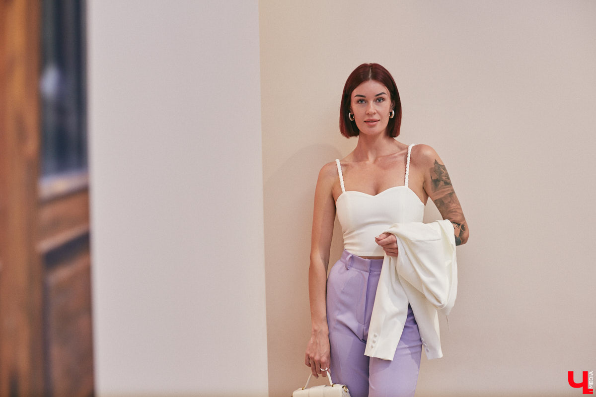 Эта девушка однозначно яркая личность! И гардероб полностью отражает ее взгляды: минималистичность, сочетаемость вещей между собой и ничего лишнего. Полюбуйтесь на три ярких летних аутфита блогера Анны Шиш, каждый из которых подобран под определенное настроение.