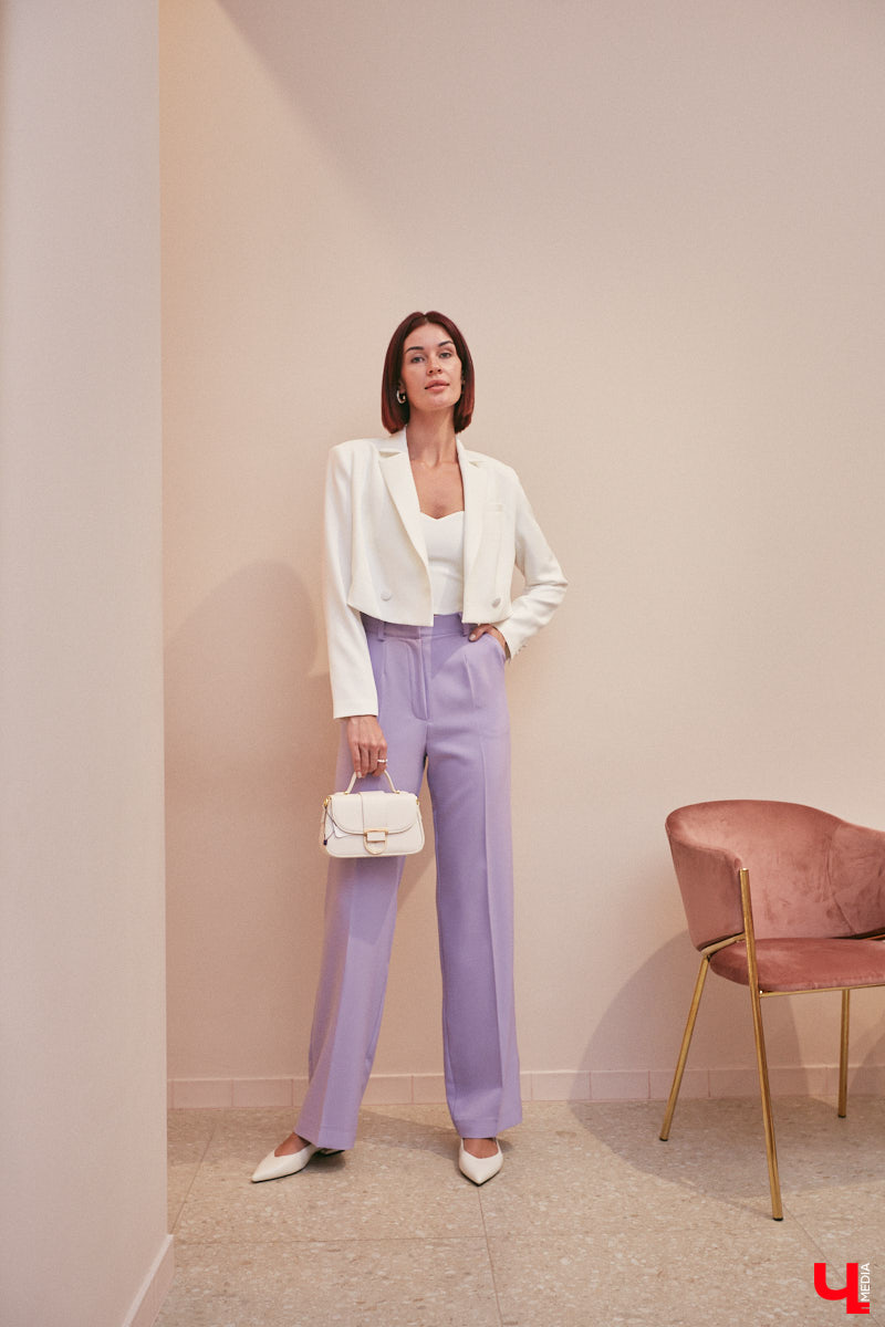 Эта девушка однозначно яркая личность! И гардероб полностью отражает ее взгляды: минималистичность, сочетаемость вещей между собой и ничего лишнего. Полюбуйтесь на три ярких летних аутфита блогера Анны Шиш, каждый из которых подобран под определенное настроение.