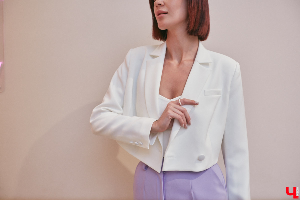 Эта девушка однозначно яркая личность! И гардероб полностью отражает ее взгляды: минималистичность, сочетаемость вещей между собой и ничего лишнего. Полюбуйтесь на три ярких летних аутфита блогера Анны Шиш, каждый из которых подобран под определенное настроение.