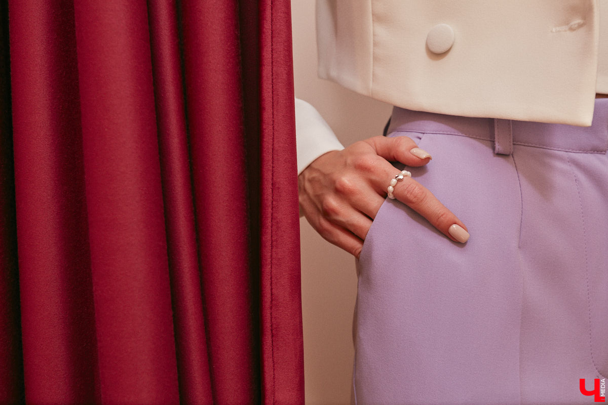 Эта девушка однозначно яркая личность! И гардероб полностью отражает ее взгляды: минималистичность, сочетаемость вещей между собой и ничего лишнего. Полюбуйтесь на три ярких летних аутфита блогера Анны Шиш, каждый из которых подобран под определенное настроение.