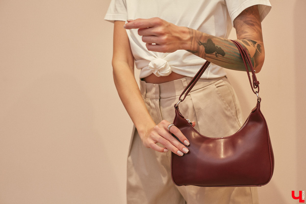 Эта девушка однозначно яркая личность! И гардероб полностью отражает ее взгляды: минималистичность, сочетаемость вещей между собой и ничего лишнего. Полюбуйтесь на три ярких летних аутфита блогера Анны Шиш, каждый из которых подобран под определенное настроение.