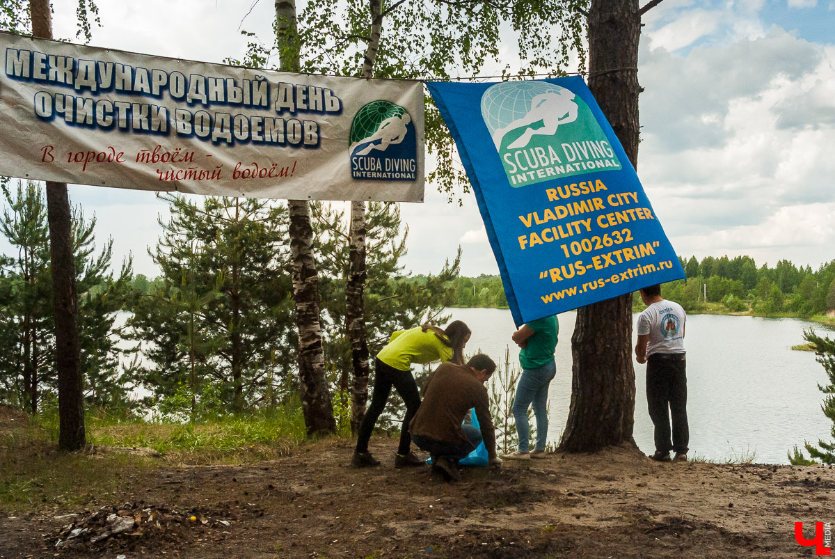 Владимирские дайверы в 19-й раз отметили День очистки водоемов. Любители плавания со специальным снаряжением привели в порядок водохранилище и берег карьеров на Улыбышево. Среди находок не только строительный мусор, обнаружили даже старый холодильник. Но главная новость в том, что раки, которых не было несколько лет, снова вернулись.