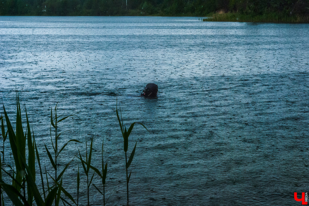 Владимирские дайверы в 19-й раз отметили День очистки водоемов. Любители плавания со специальным снаряжением привели в порядок водохранилище и берег карьеров на Улыбышево. Среди находок не только строительный мусор, обнаружили даже старый холодильник. Но главная новость в том, что раки, которых не было несколько лет, снова вернулись.
