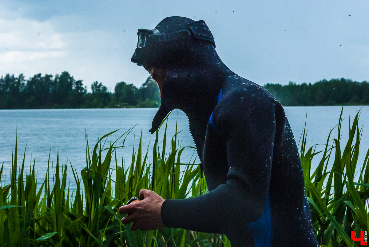 Владимирские дайверы в 19-й раз отметили День очистки водоемов. Любители плавания со специальным снаряжением привели в порядок водохранилище и берег карьеров на Улыбышево. Среди находок не только строительный мусор, обнаружили даже старый холодильник. Но главная новость в том, что раки, которых не было несколько лет, снова вернулись.