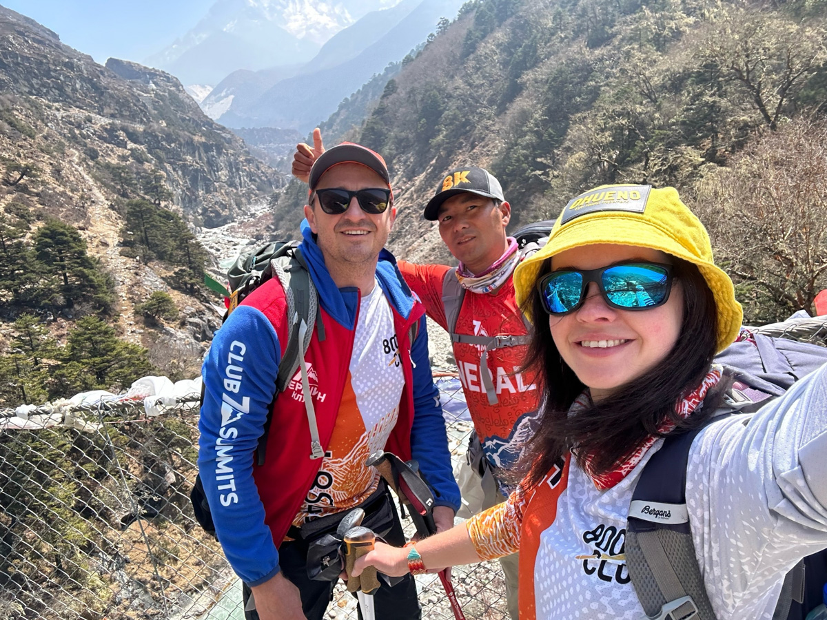 Светлана Котляр не просто покорила вершину самой высокой в мире горы. Весь сложный путь хрупкая девушка, которую на отдельных участках сдувал даже ветер, вела свой дневник. И эмоции от первого лица, написанные в моменте, сегодня невероятно интересно читать. Предлагаем вам погрузиться в экспедицию с участием ковровской «Мисс Горняшки».