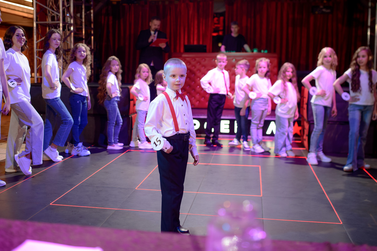 Зачем нужны детские конкурсы красоты? Участникам конкурса «Юные Мисс и Мистер Владимирская земля» ответ очевиден. Они пели, танцевали, демонстрировали красивые наряды, свои способности и купались в лучах славы. Кто же стал победителем, вы узнаете из нашей статьи.