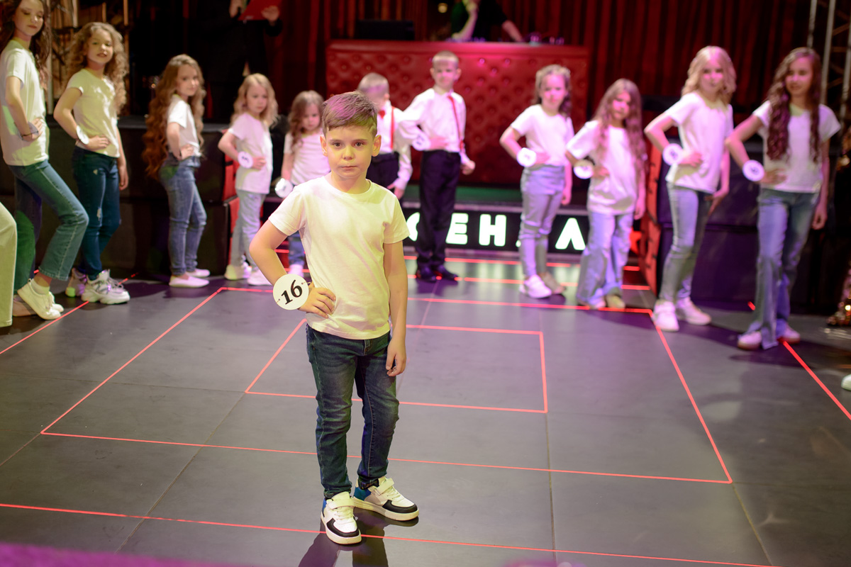 Зачем нужны детские конкурсы красоты? Участникам конкурса «Юные Мисс и Мистер Владимирская земля» ответ очевиден. Они пели, танцевали, демонстрировали красивые наряды, свои способности и купались в лучах славы. Кто же стал победителем, вы узнаете из нашей статьи.