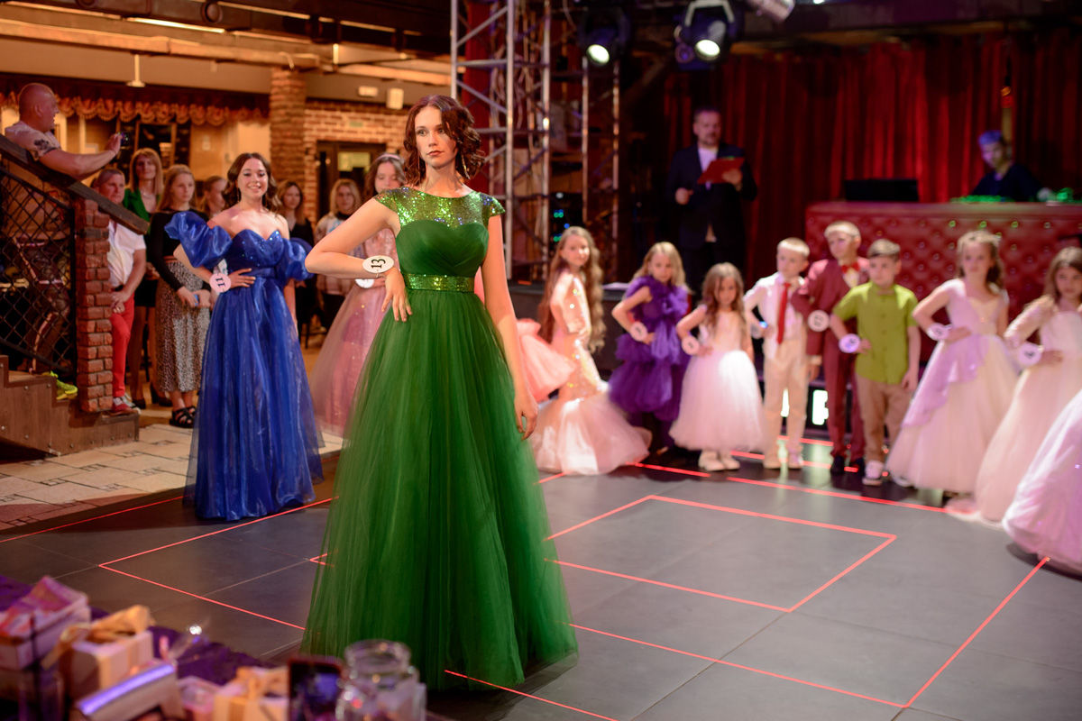 Зачем нужны детские конкурсы красоты? Участникам конкурса «Юные Мисс и Мистер Владимирская земля» ответ очевиден. Они пели, танцевали, демонстрировали красивые наряды, свои способности и купались в лучах славы. Кто же стал победителем, вы узнаете из нашей статьи.