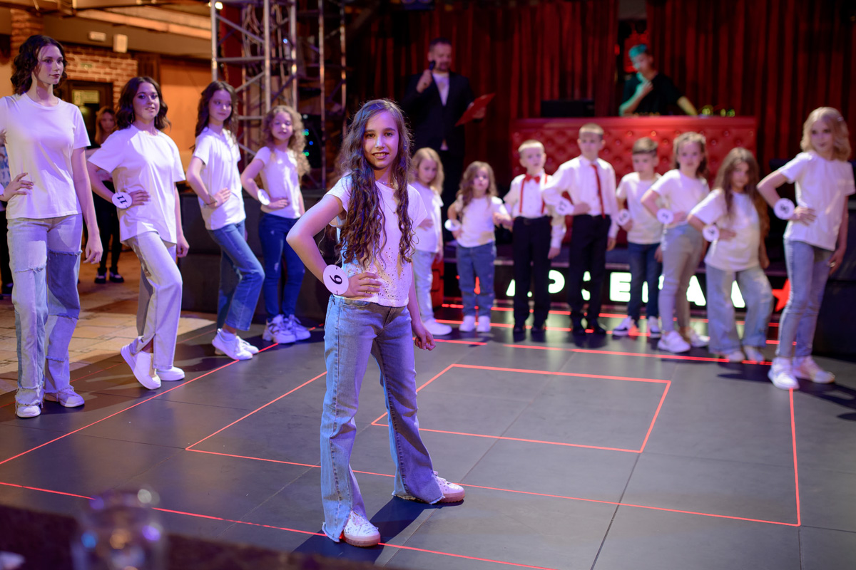 Зачем нужны детские конкурсы красоты? Участникам конкурса «Юные Мисс и Мистер Владимирская земля» ответ очевиден. Они пели, танцевали, демонстрировали красивые наряды, свои способности и купались в лучах славы. Кто же стал победителем, вы узнаете из нашей статьи.