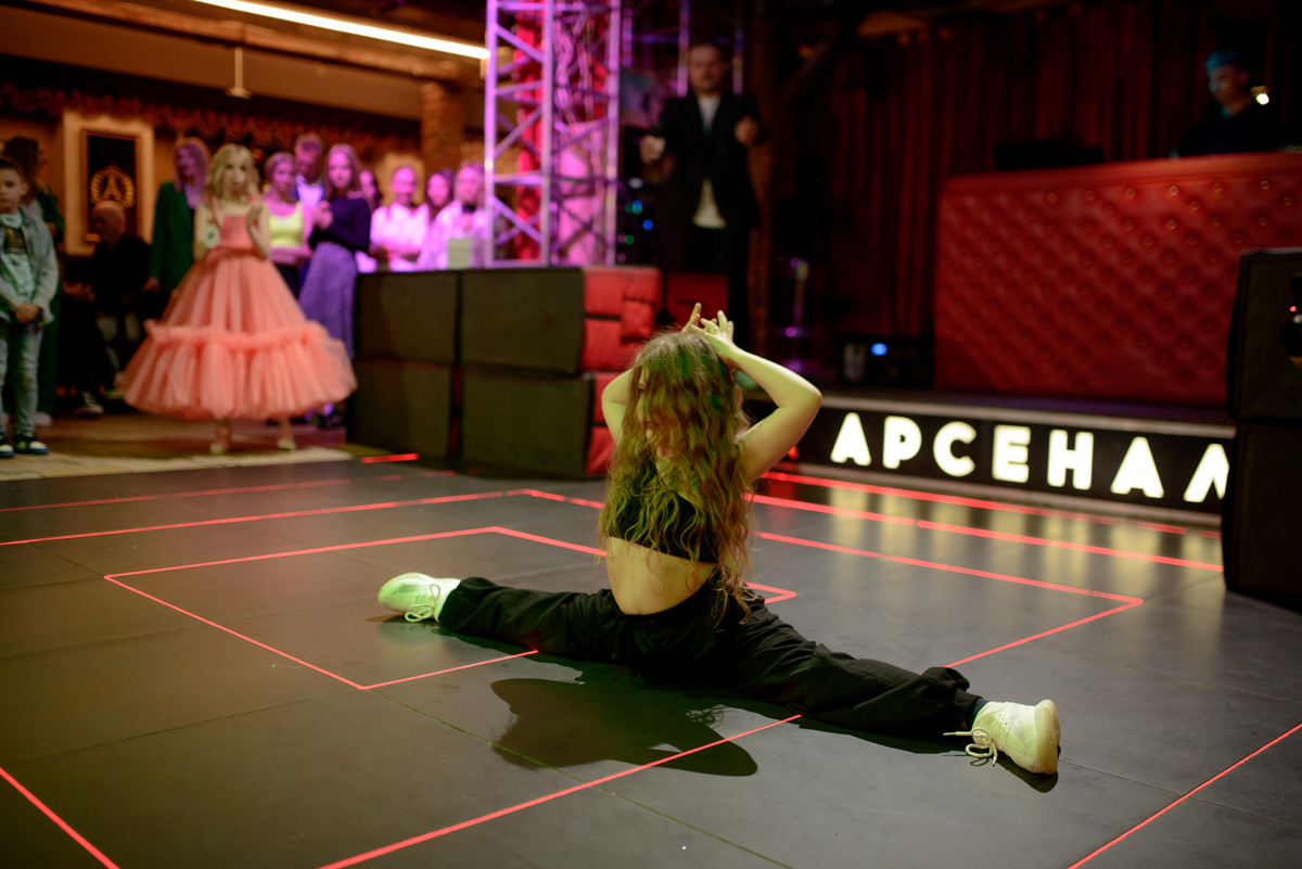 Зачем нужны детские конкурсы красоты? Участникам конкурса «Юные Мисс и Мистер Владимирская земля» ответ очевиден. Они пели, танцевали, демонстрировали красивые наряды, свои способности и купались в лучах славы. Кто же стал победителем, вы узнаете из нашей статьи.