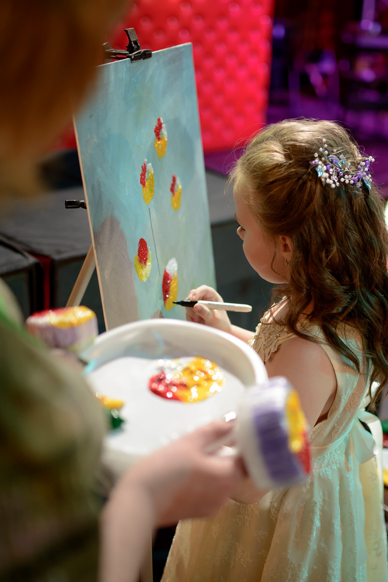 Зачем нужны детские конкурсы красоты? Участникам конкурса «Юные Мисс и Мистер Владимирская земля» ответ очевиден. Они пели, танцевали, демонстрировали красивые наряды, свои способности и купались в лучах славы. Кто же стал победителем, вы узнаете из нашей статьи.