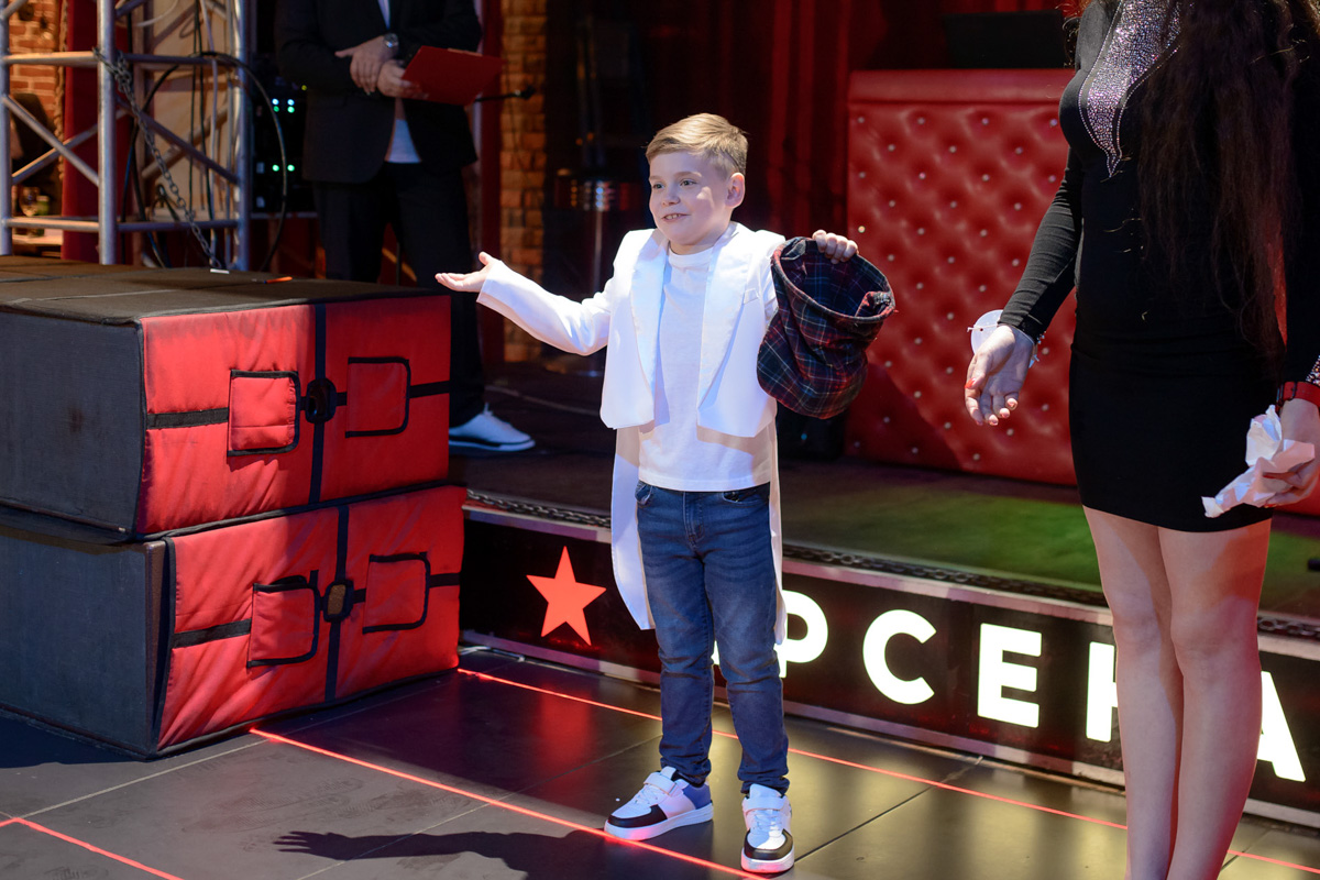 Зачем нужны детские конкурсы красоты? Участникам конкурса «Юные Мисс и Мистер Владимирская земля» ответ очевиден. Они пели, танцевали, демонстрировали красивые наряды, свои способности и купались в лучах славы. Кто же стал победителем, вы узнаете из нашей статьи.