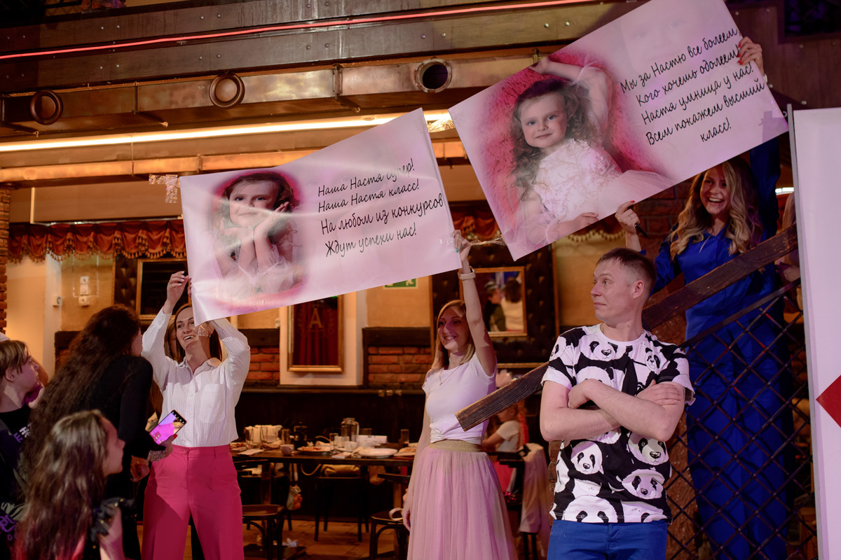 Зачем нужны детские конкурсы красоты? Участникам конкурса «Юные Мисс и Мистер Владимирская земля» ответ очевиден. Они пели, танцевали, демонстрировали красивые наряды, свои способности и купались в лучах славы. Кто же стал победителем, вы узнаете из нашей статьи.