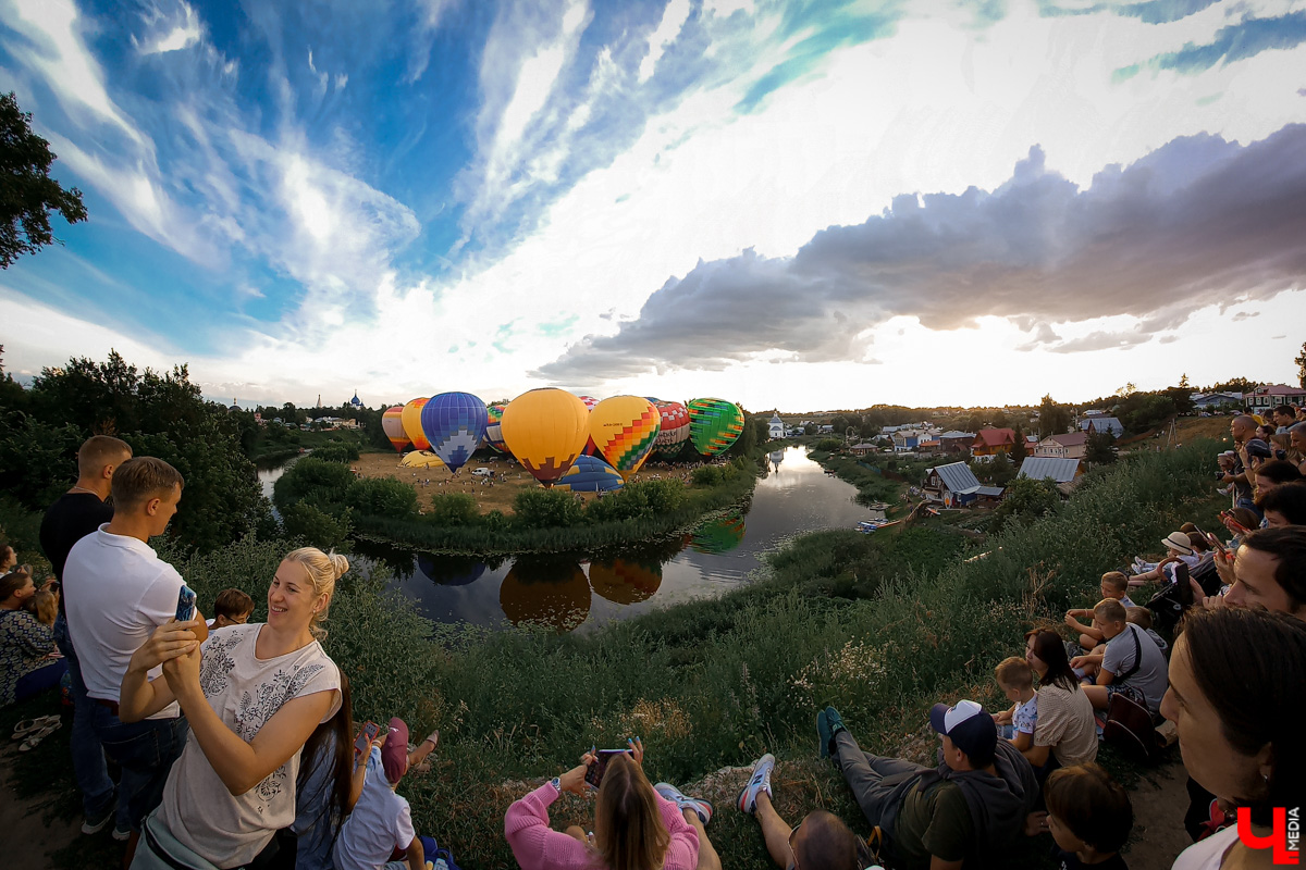 Фестиваль воздухоплавания в Суздале сменил не только место проведения, но и сроки. Еще одно новшество – впервые в небо поднимется аэростат с названием древнего города. Выбрать его дизайн жители области могут уже сейчас.