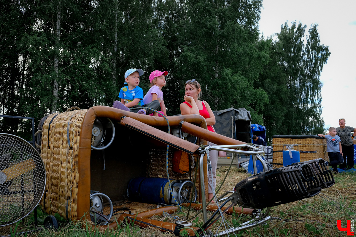 Фестиваль воздухоплавания в Суздале сменил не только место проведения, но и сроки. Еще одно новшество – впервые в небо поднимется аэростат с названием древнего города. Выбрать его дизайн жители области могут уже сейчас.