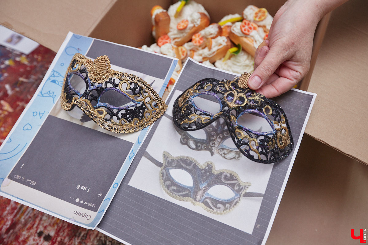 Театр — это обман, великая иллюзия. За то, чтобы заставить зрителя поверить в несуществующее, отвечают бутафоры-декораторы, мастера пошивочного цеха, работники столярной и слесарной мастерских. Они, к слову, продолжают работать в здании, в котором все еще идет масштабный ремонт. Заглянем в гости к создателям мистификаций?